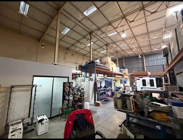 1,895M² WAREHOUSE TO LET IN KYALAMI